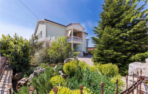 1 Bedroom Beautiful Apartment In Valtura